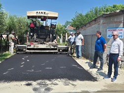 Ο Γ. Μανώλης σε έργο ασφαλτόστρωσης στην παραλιακή ζώνη